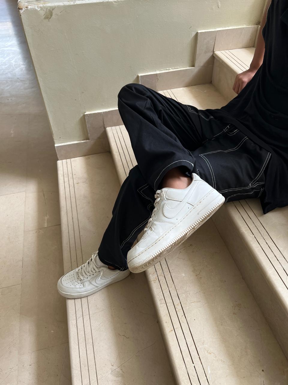 WHITE STITCHED BLACK CARGO PANT