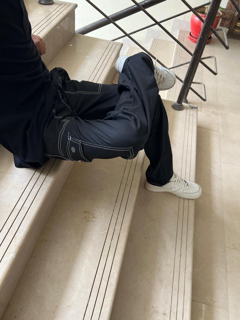 WHITE STITCHED BLACK CARGO PANT